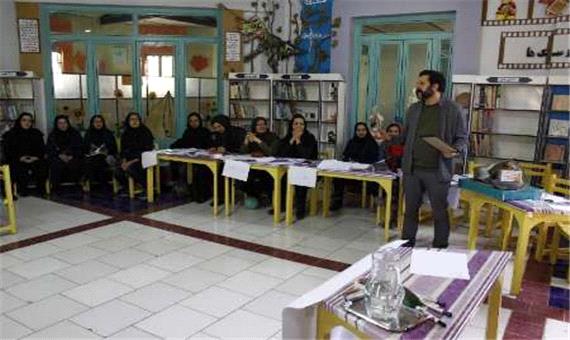 محقق دانشگاه مونيخ کارگاه همنگاري داستان کودک را در يزد برگزار کرد
