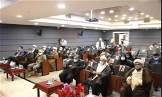 شرط تحقق جامعه قرآنی  انس با قرآن است.