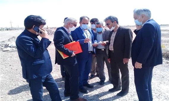 معاون استانداری یزد مشکل طرح اقدام ملی مسکن ابرکوه را بررسی کرد