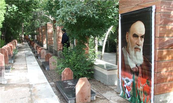 قبور مطهر شهدای استان یزد گلباران شد