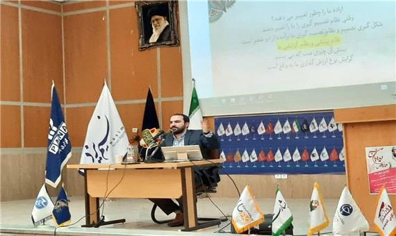 پژوهشگر حوزه رسانه: جنگ تبلیغاتی، حربه دشمن برای ضربه‌زدن به ارزش‌هاست