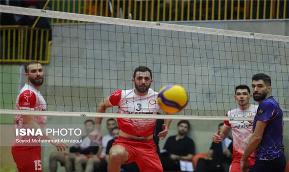 میزبانی بهروز عطایی از یاران محمد موسوی در لیگ والیبال