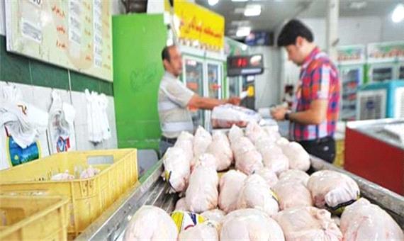 توزیع آشفته مرغ در بازار یزد/ قاچاق مرغ با خودروی سواری