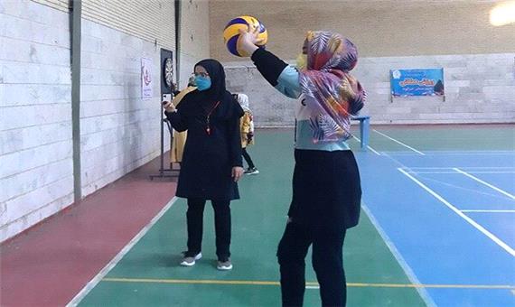 رقابت 100بانوی ابرکوهی در جشنواره فرهنگی ورزشی هفته بسیج