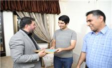 استاندار یزد از 2 دانش آموز نخبه استان تجلیل کرد