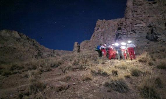 نجات فردی 38 ساله از ارتفاعات شیرکوه یزد