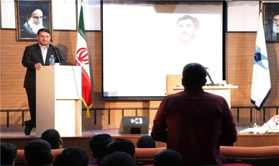استاندار یزد: بدون بینش معرفتی نمی‌توان یک کنشگر یا نخبه سیاسی شد