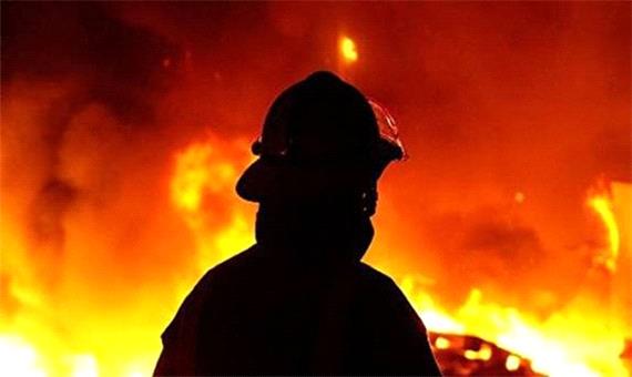 مصدومیت یک آتش‌نشان در حادثه آتش‌سوزی بافق