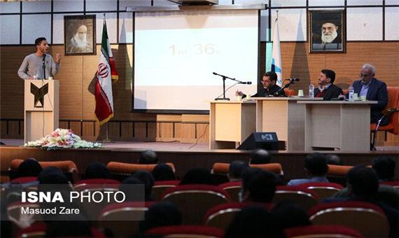 نشست 3 ساعته دانشجویان دانشگاه آزاد یزد با استاندار