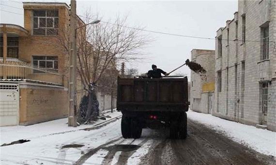 50 اکیپ شهرداری معابر یزد را نمک‌پاشی و شن ریزی می‌کنند