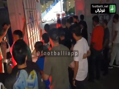 روحیه دادن هواداران استقلال به آرمین سهرابیان؛ به فضای مجازی توجه نکن!