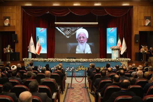 آیت‌الله جوادی آملی در ویدئویی که در سی ‌و هشتمین اجلاس رؤسای آموزش‌ و پرورش پخش شد، با تأکید بر اینکه علم‌آموزی فریضه‌ای الهی است، گفت: مگر می‌شود شب و روز انسان بدون کتاب، مطالعه و محاسبه بگذرد؟