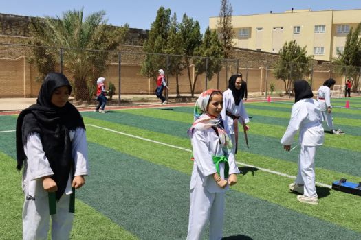 افتتاح زمین چمن مصنوعی دبستان دخترانه شهید زینی شهر یزد