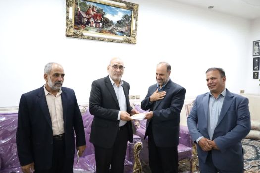 دیدار مدیرکل آموزش و پرورش استان یزد با بازنشسته فرهنگی سیداحمد طباطبایی