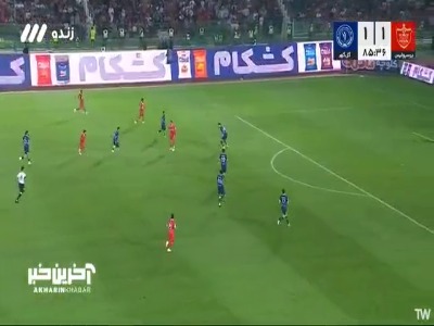 شوت محمد عمری از روی دروازه گل گهر به بیرون رفت