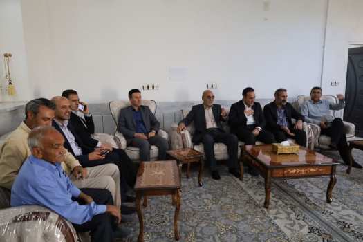 دیدار مدیرکل آموزش و پرورش استان یزد با دانش‌آموز پذیرفته‌شده در رشته پزشکی