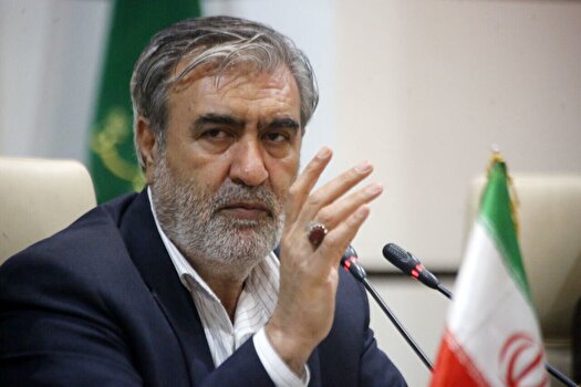 عزیزی: افکار عمومی فریب تئاتر دیپلماسی ترامپ را نمی‌خورد