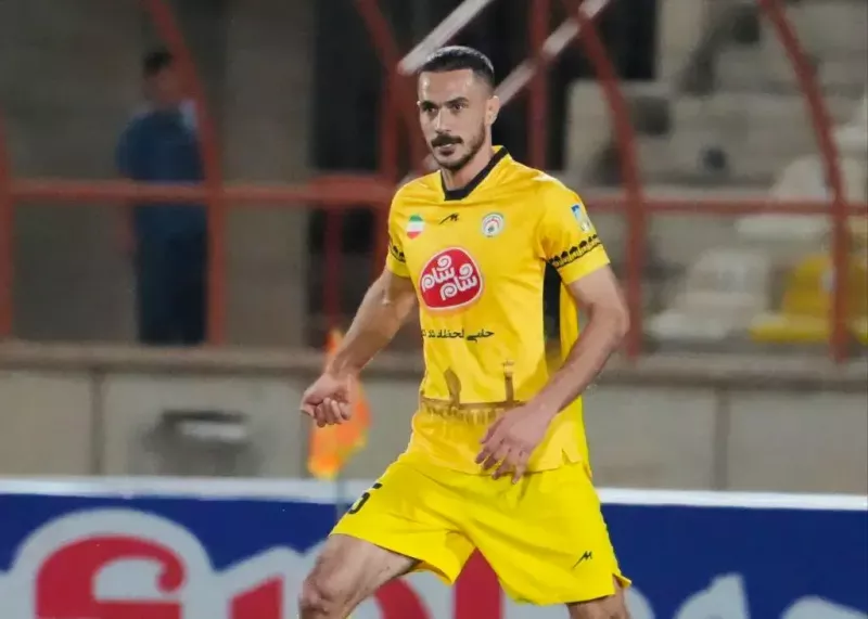 مدافع فجر بازی با استقلال را از دست داد
