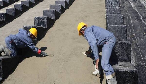 آغاز عملیات نصب سکوهای بتنی ضلع شمالی ورزشگاه آزادی