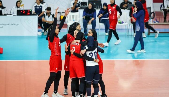 پیروزی قاطع دختران والیبال برابر هنگ‌کنگ و صعود به جمع ۴ تیم برتر