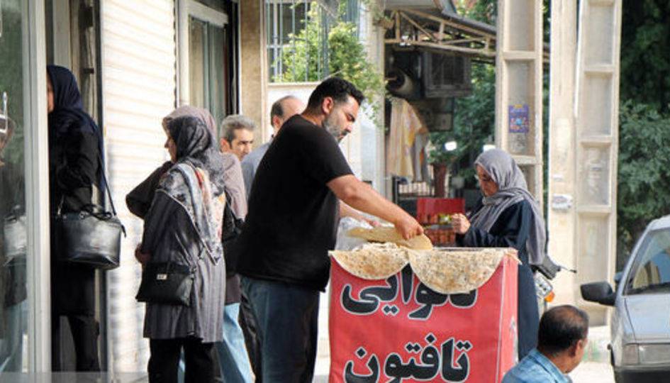 برنامه‌ای برای افزایش قیمت نان نداریم/ عرضه روزی بیش از ۱۶۰۰ تن مرغ در پایتخت