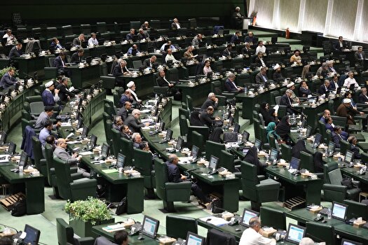 قدردانی نمایندگان از اقدام بانک مرکزی درباره بانک آینده