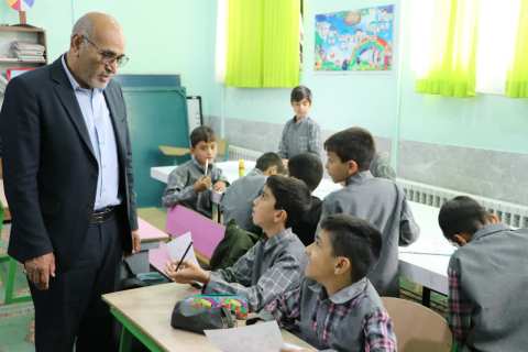 حضور و بازدید مدیرکل آموزش و پرورش استان یزد از کلاس درس دبستان حجاب بندرآباد رستاق