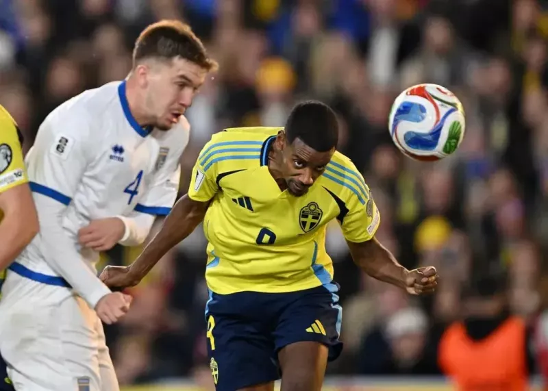 ایساک مصدوم دعوت شد، گیوکرش خط خورد!