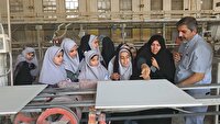 بازدید دانش‌آموزان میبدی از واحد تولید کاشی