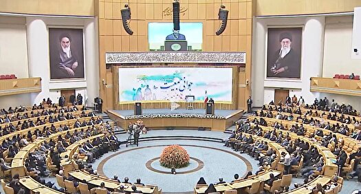 مراسم اهدای جایزه ملی جوانی جمعیت با حضور پزشکیان