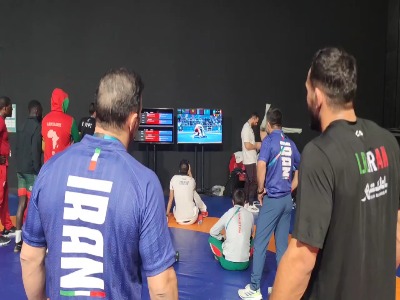 آنالیز کشتی تاج الدینوف و حریف قزاق توسط مربیان و آذرپیرا