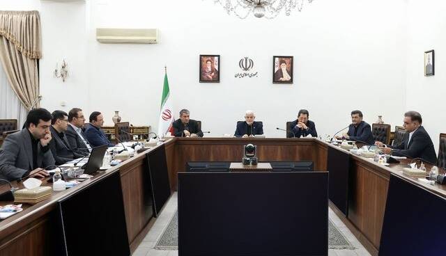 عارف:دولت مخالف واردات بی رویه صنعت نساجی است