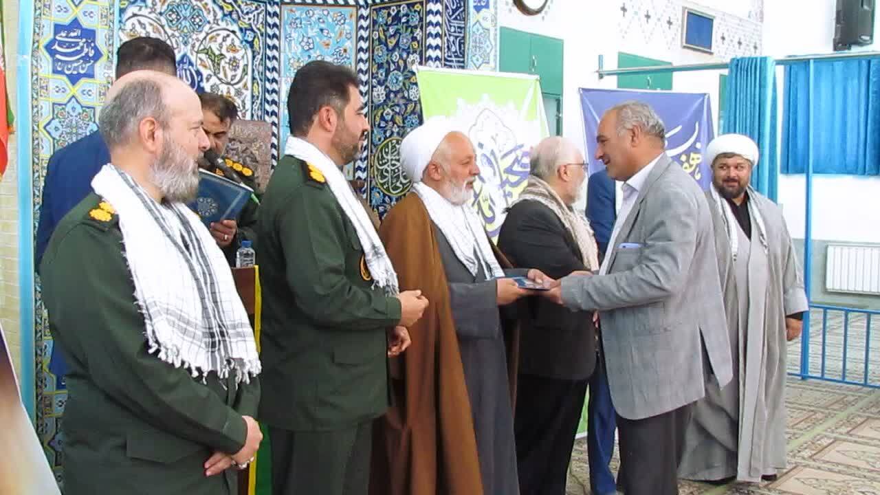 تجلیل از فرماندهان و بسیجیان کارگری و کارمندی در میبد