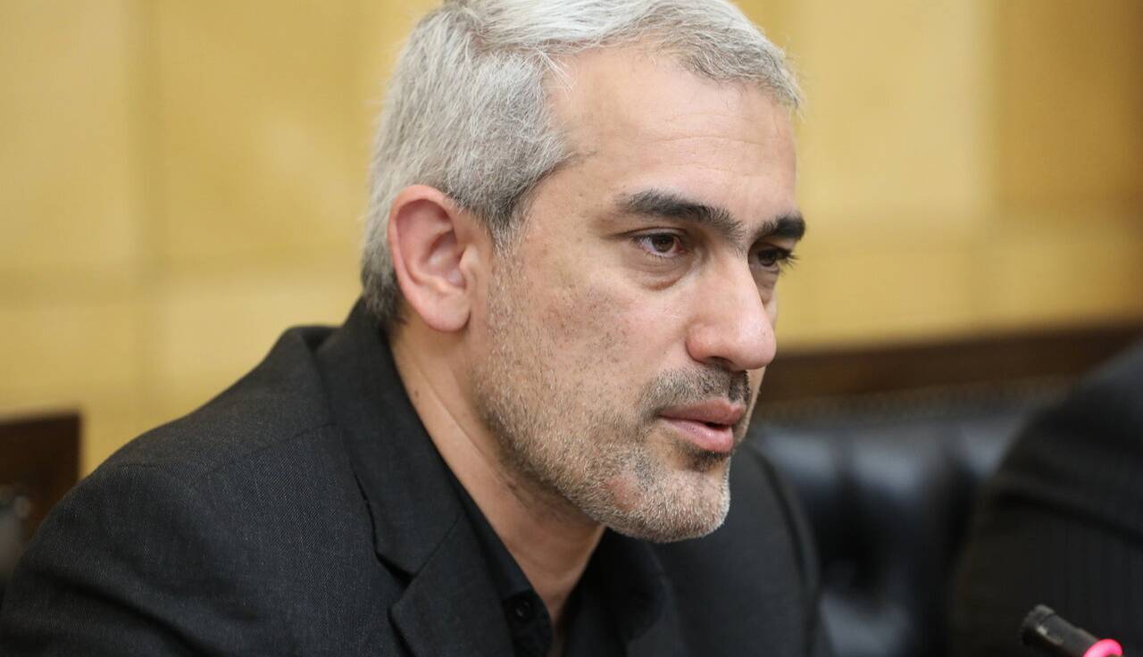 وزیر اقتصاد: کسری بودجه را امسال کاهش می‌دهیم