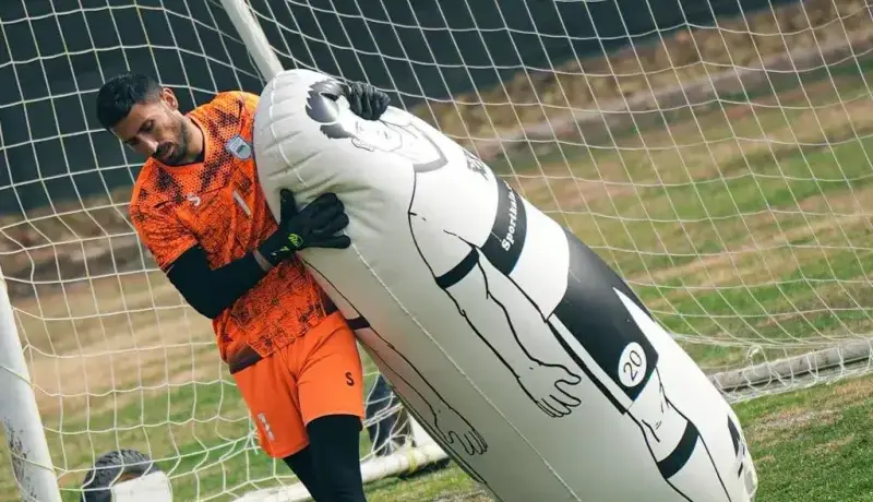 پست جدید گلر صدرنشین؛ مدافع آخر شش‌دانگ!