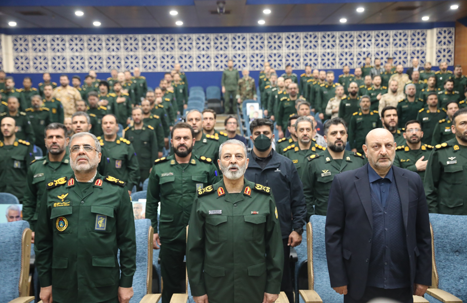 نیرو‌های مسلح نباید از فناوری‌های پیشرفته روز دنیا عقب بمانند