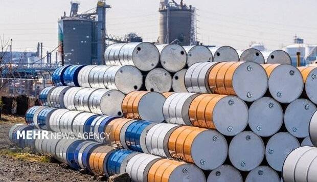 ادامه کاهش قیمت نفت پیش از تصمیم فدرال‌رزرو و مذاکرات صلح اوکراین