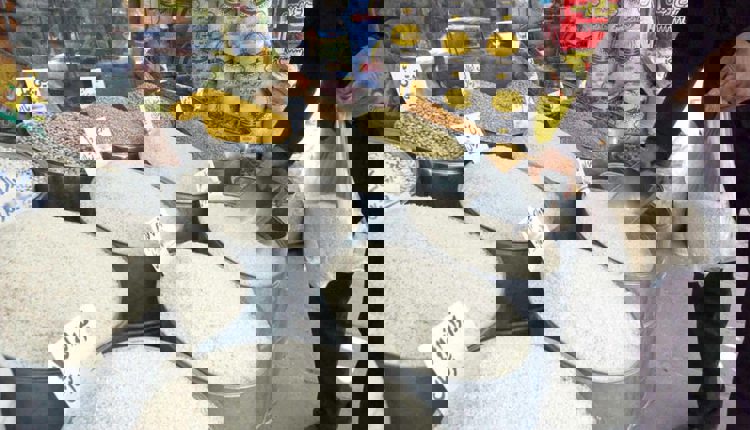 اظهارنظر عجیب رئیس اتاق کشاورزی: دولت برنج را بخرد و به دریا بریزد!