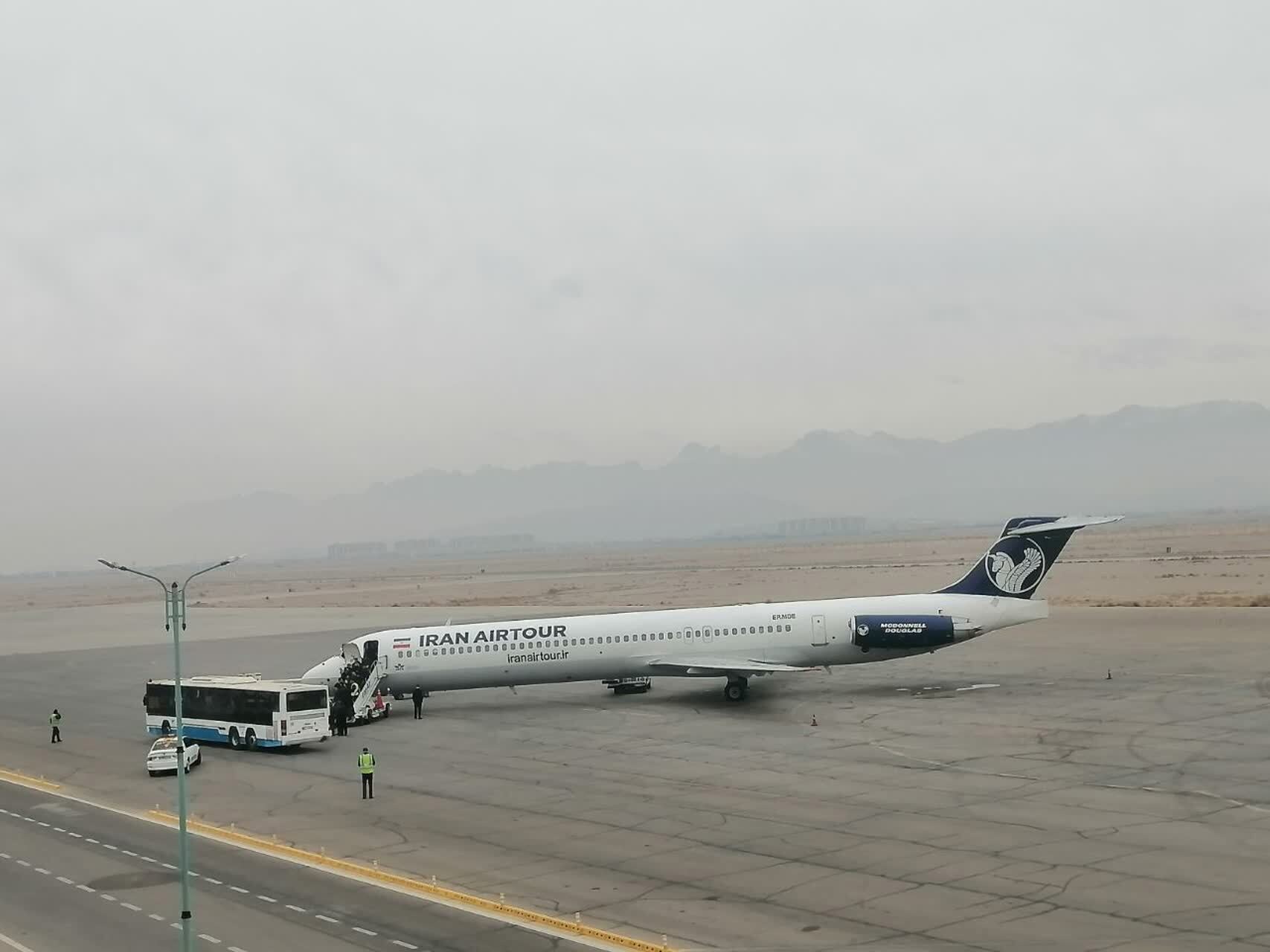 فرود هواپیمای بندر عباس در فرودگاه یزد