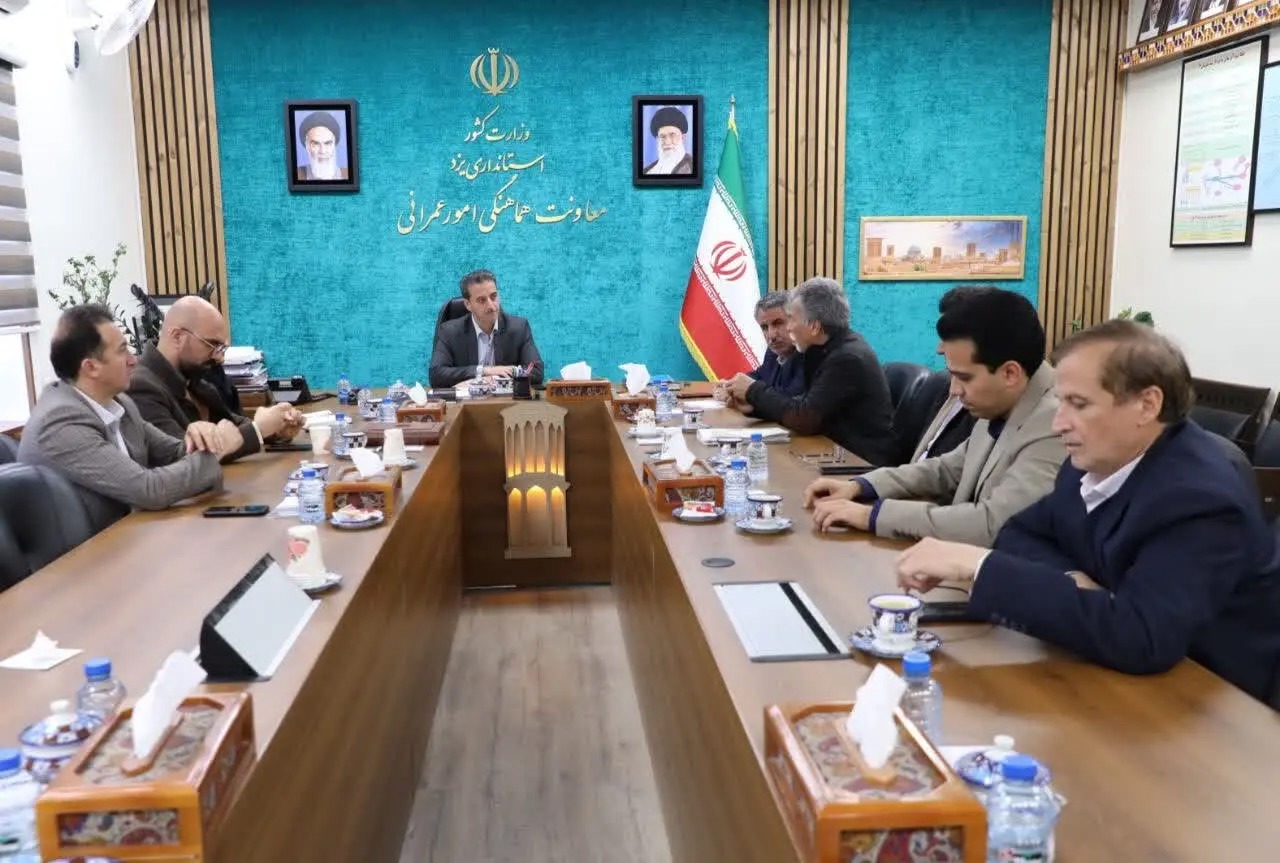 برگزاری نشست بررسی راهکارهای توسعه ظرفیت حمل‌ونقل هوایی و ریلی استان یزد