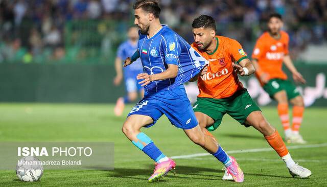 هافبک استقلال سه هفته دور از میادین