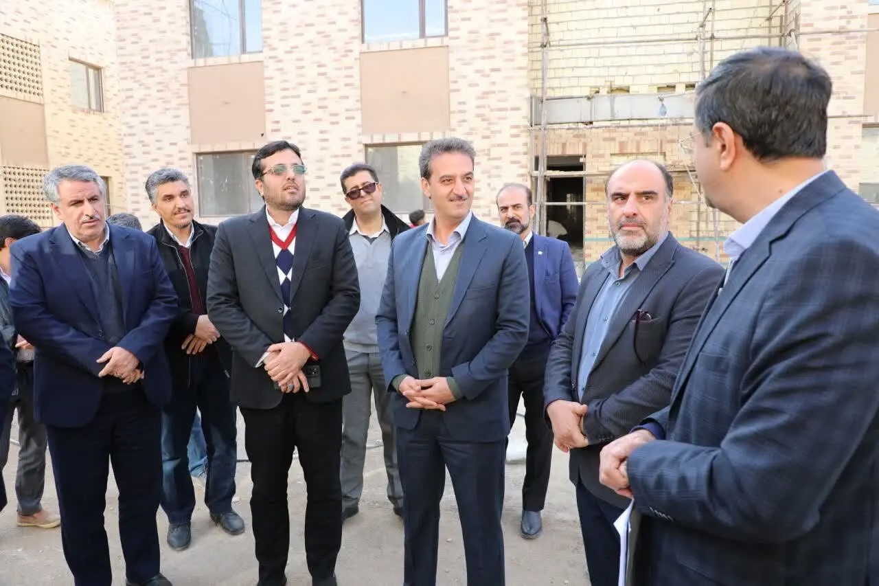 تأکید بر رفع موانع اجرایی پروژه مسکن دادگستری در بازدید معاون استاندار