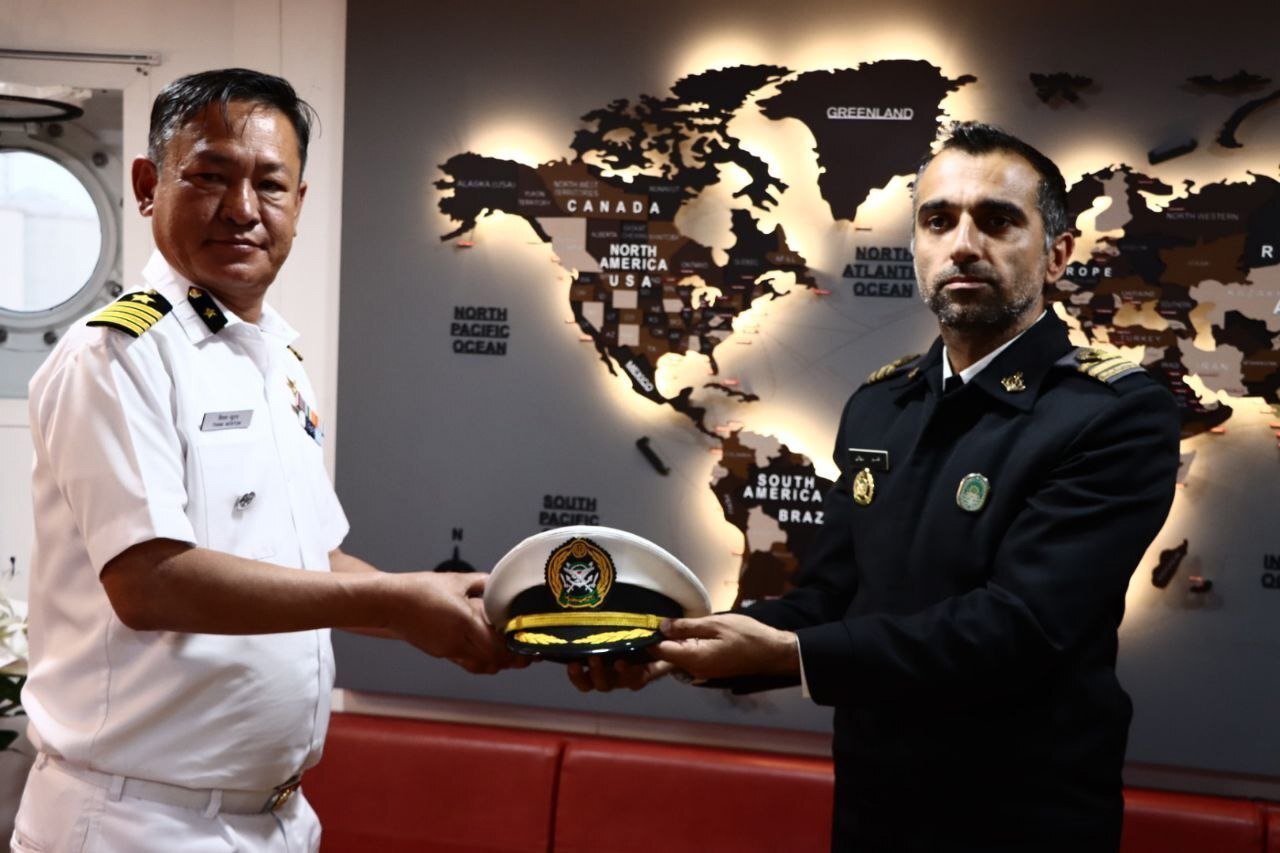 دیدار فرمانده ناوشکن بایندر با فرمانده ناو سارتاک هند