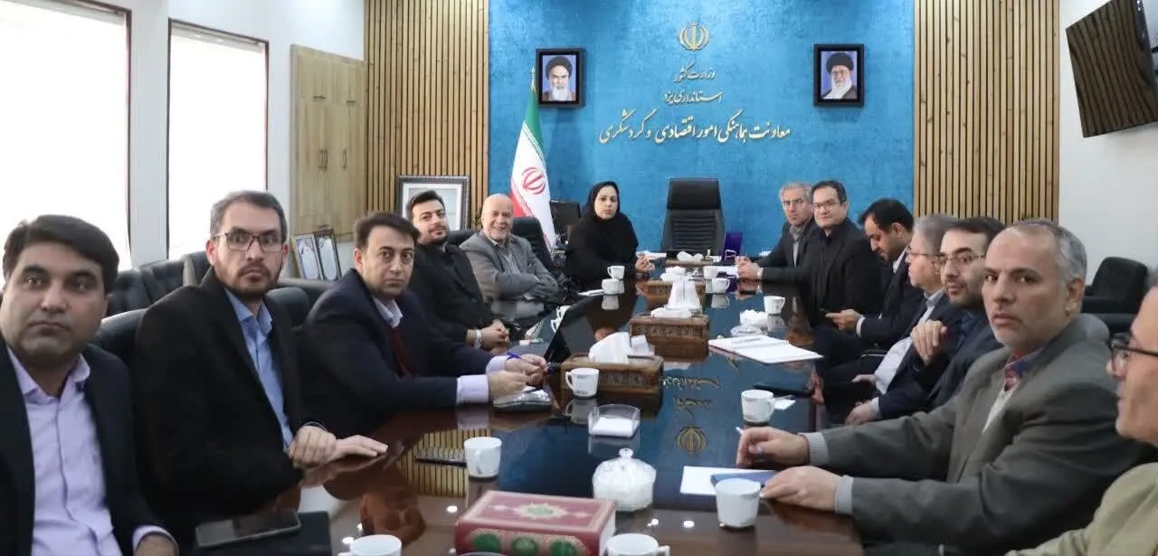 تأکید بر توسعه هنرستان‌های جوار صنعت در نشست تخصصی استانداری یزد