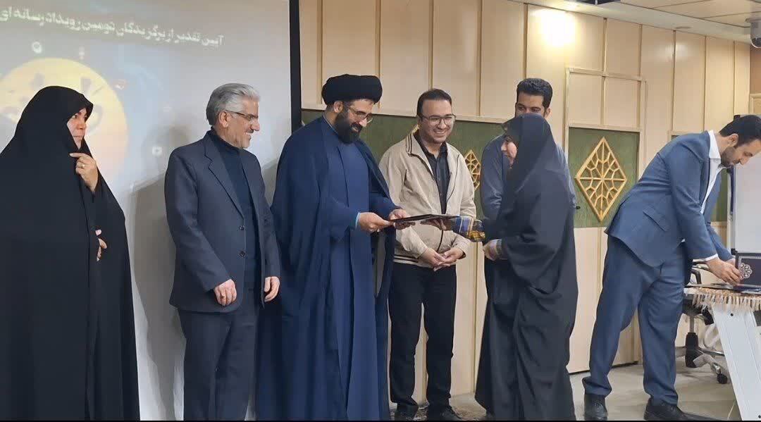 درخشش بانوان صدا و سیمای مرکز یزد در جشنواره طنین