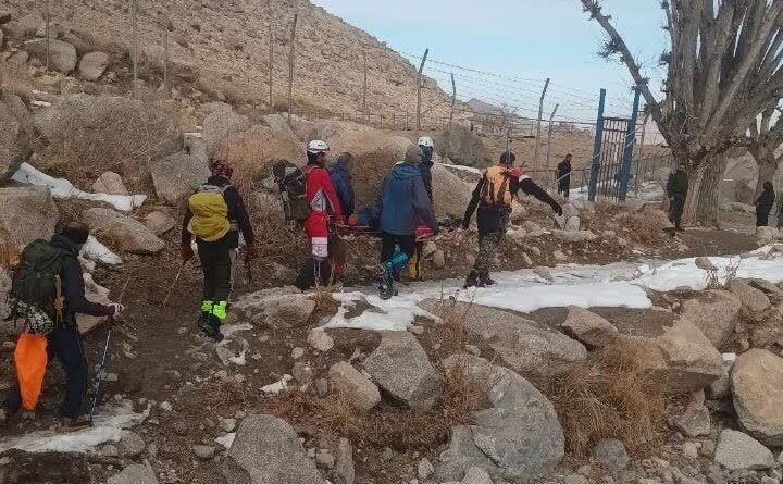 نجات کوهنورد مصدوم در برفخانه طزرجان