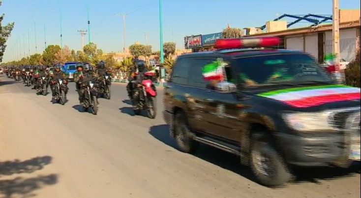 رژه موتوری و خودرویی نیروهای نظامی و انتظامی در یزد