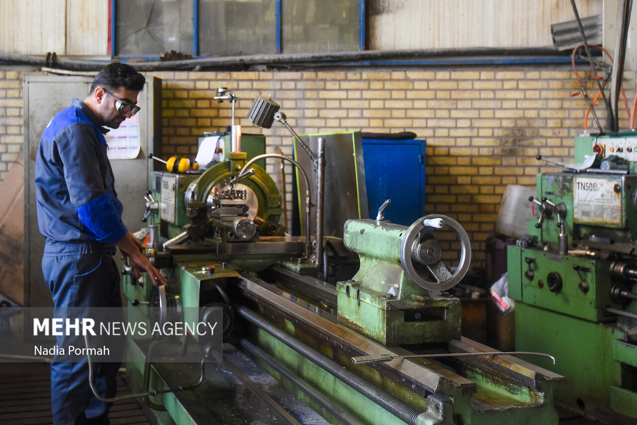 صادقیان: ۱۸طرح صنعتی و معدنی استان یزد همزمان با دهه فجر افتتاح می‌شود