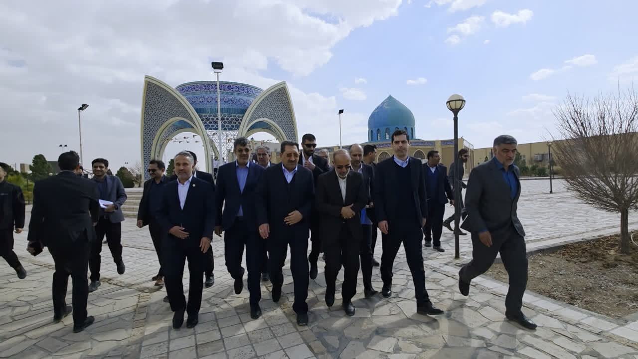 بررسی ظرفیت‌های علمی و صنعتی دانشگاه میبد در بازدید وزیر صمت