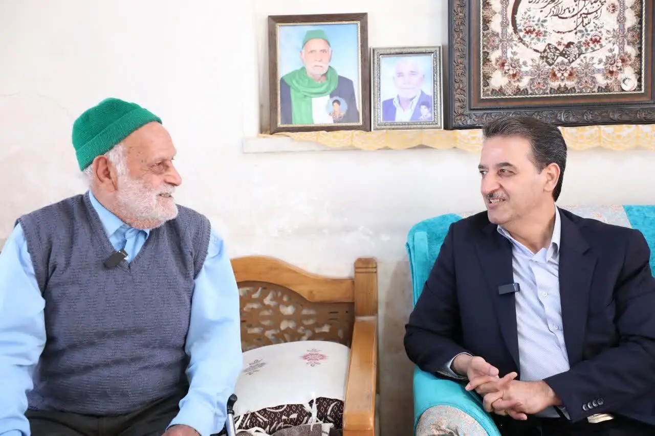 تجدید میثاق معاون عمرانی استاندار با آرمان‌های شهدا در شهرستان ابرکوه